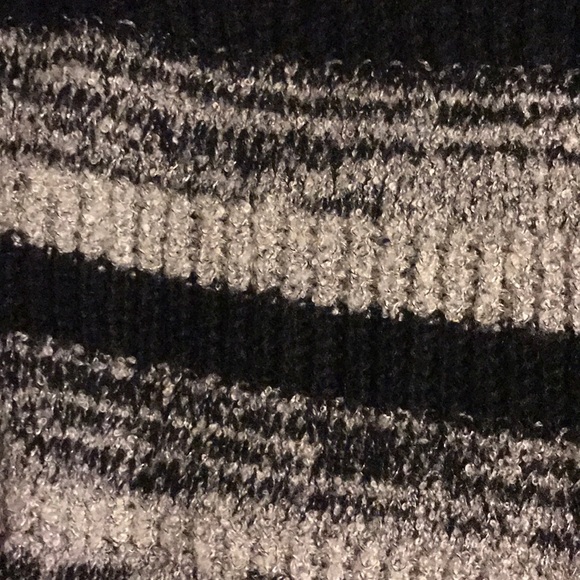 Knit poncho - Picture 5 of 8